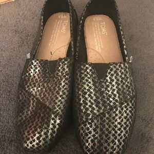 RARE Toms classic Black Metallic Snake flats. EUC